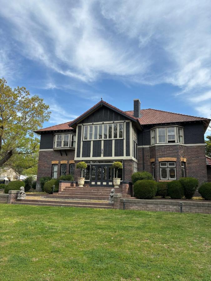 Lindsay House Guest House - B&B Armidale