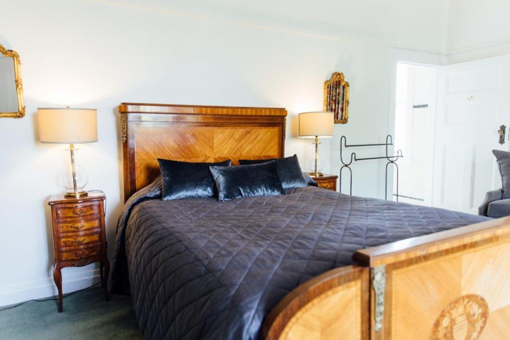 Queen Room with Garden View