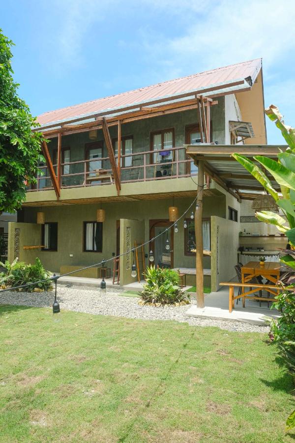 Central Loft 2-3 mins away from Surf Spots - B&B Cabuntog