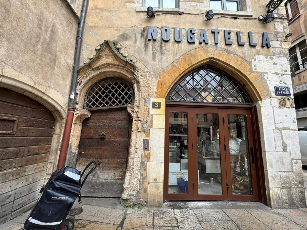 La suite Bibliothèque - Quartier historique AIL - Chambres d’hôtes Lyon