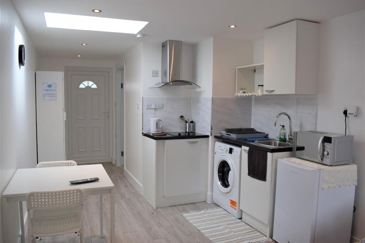 Studio near Heathrew Airport - B&B Northolt