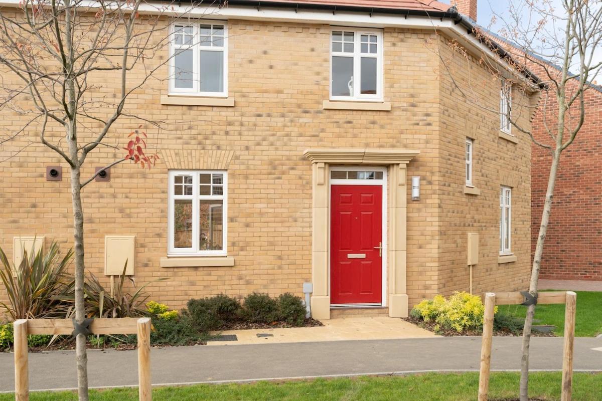 Stylish 3 bed house in Bedford perfect for Contractors and families - B&B Bedford