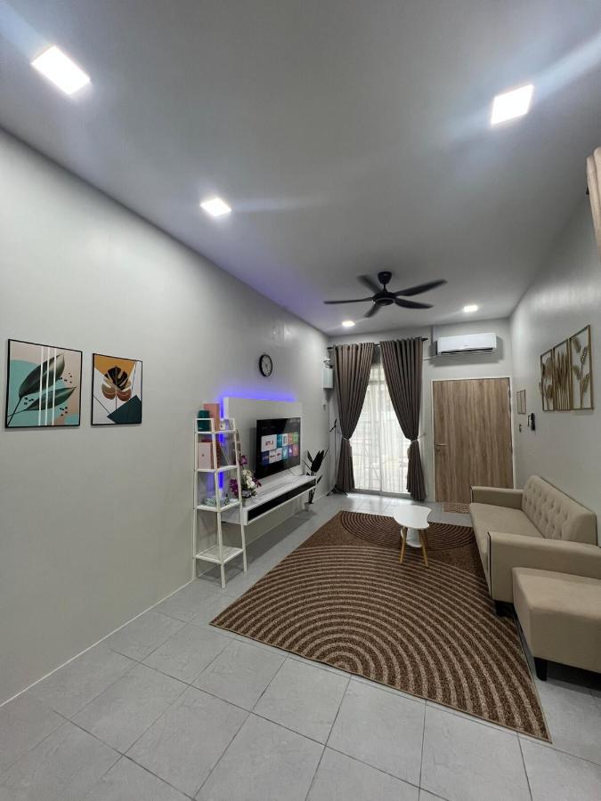 Nahyra Homestay, Múslīm Only, WIFI, Netflix, 4 Bilik - Chambres d’hôtes Sungai Petani