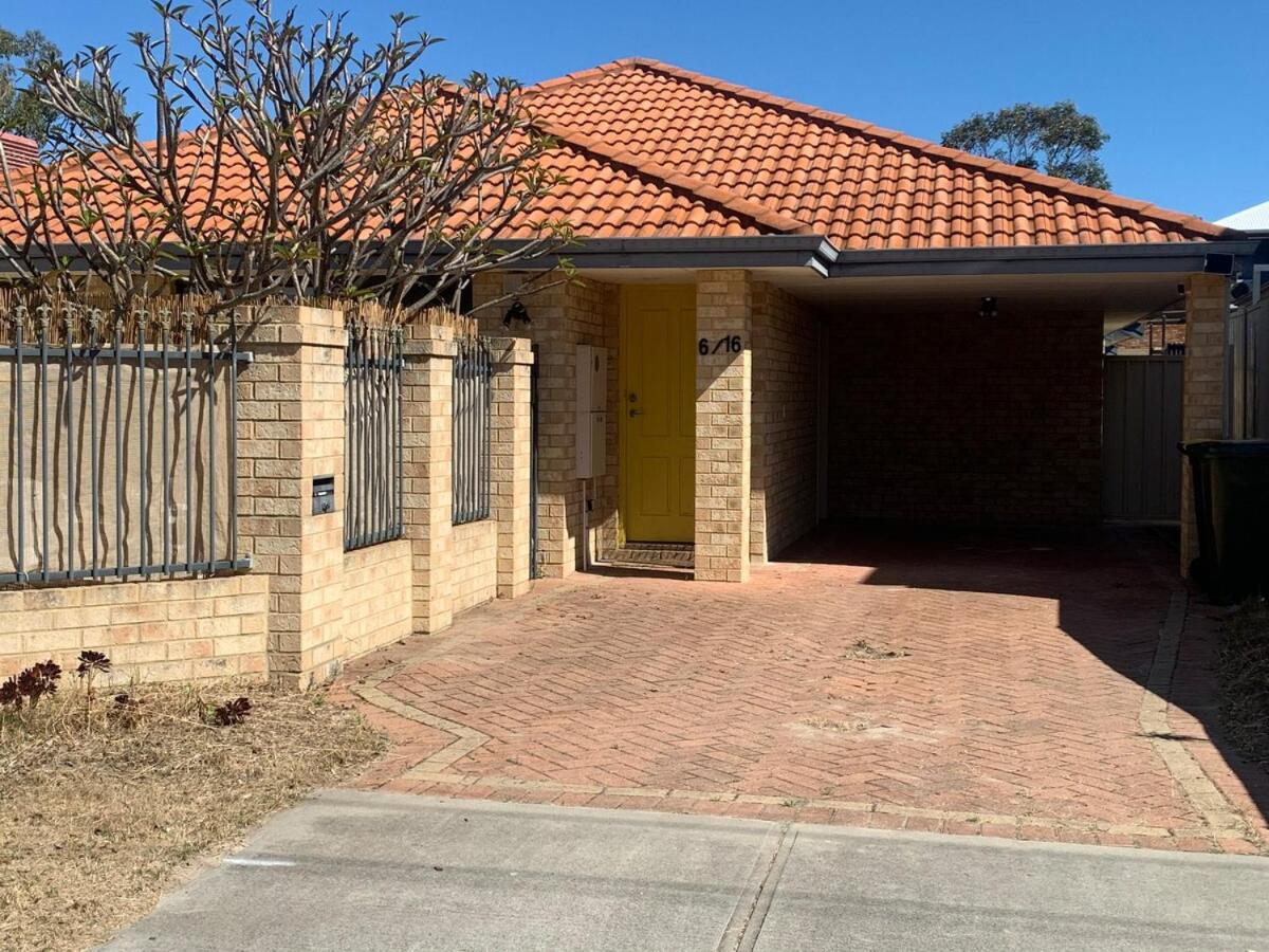 Fresh & fabulous 4 bedroom villa - walk to Curtin University - B&B Perth