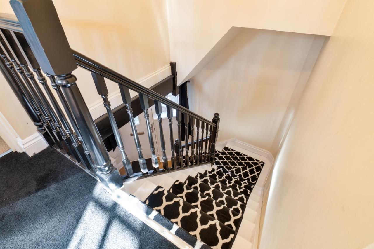 The Tudor Escape - 3 Bedroom House in Canterbury City Centre with Parking - B&B Canterbury