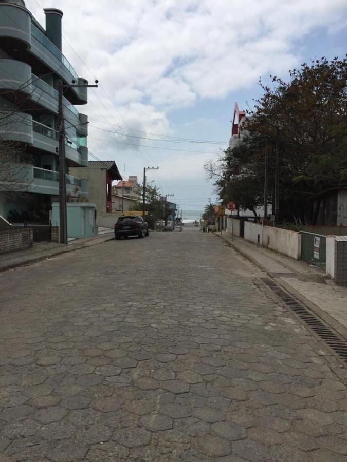 Apartamento 3 quartos com ar a 150 metros praia de Bombas - B&B Bombinhas