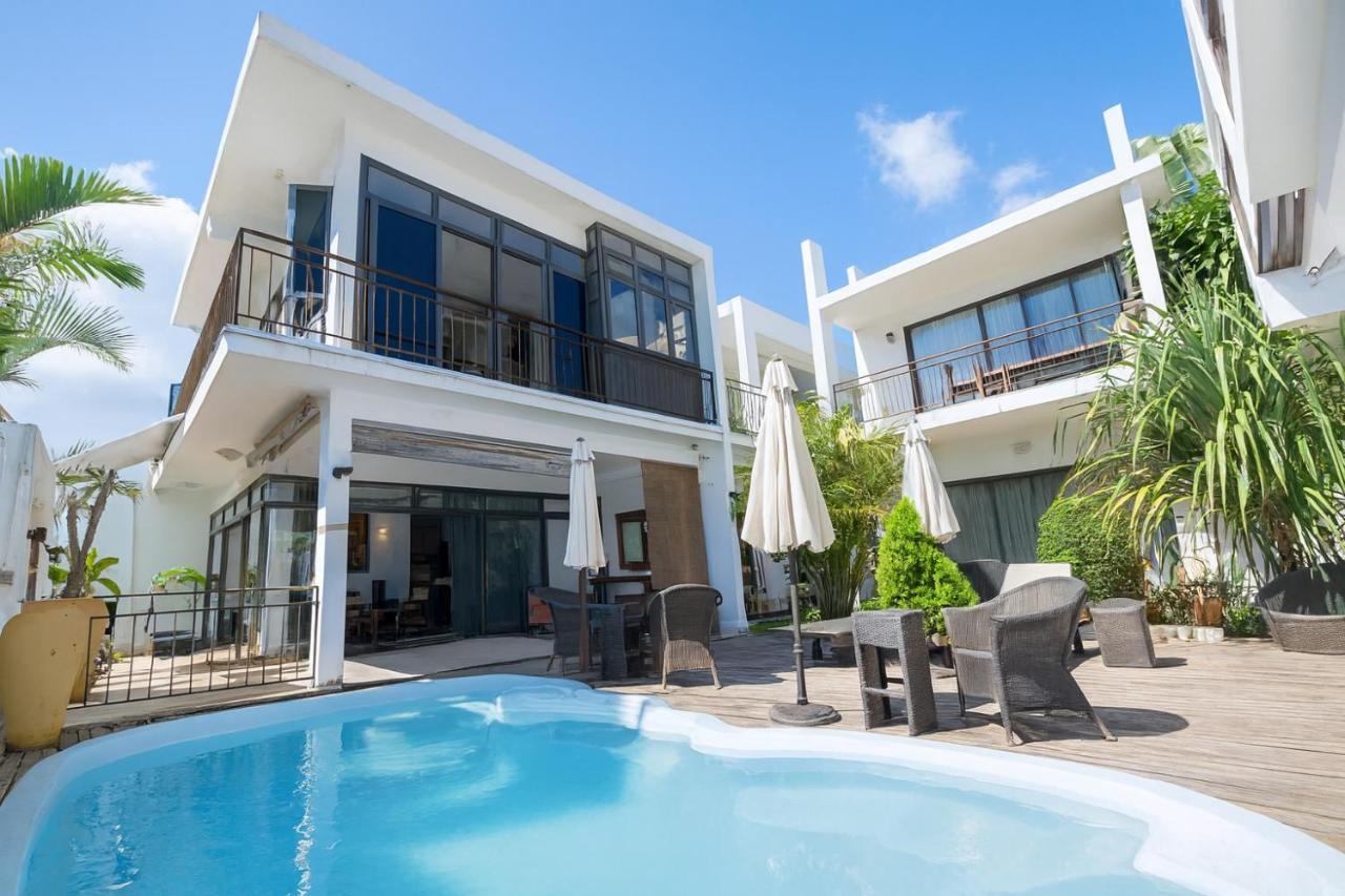 Villa Alizée - Boutique Hôtel Expérience - Idéal Couples & Pros - Piscine - Restaurant - Rooftop bar - Parking privé - 10min Port-Louis - Ambiance Tropical chic & authentique - Bed and Breakfast Port Louis