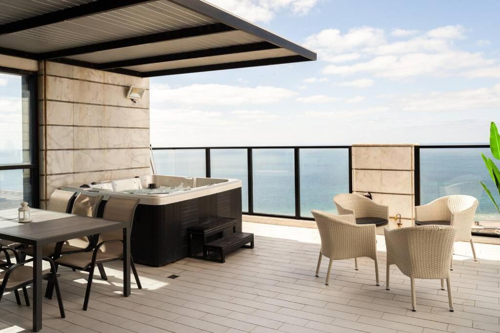 Oַ&O Group- Luxury Penthouse Jacuzzi Sea 36 Floor - Bed and Breakfast Bat Yam