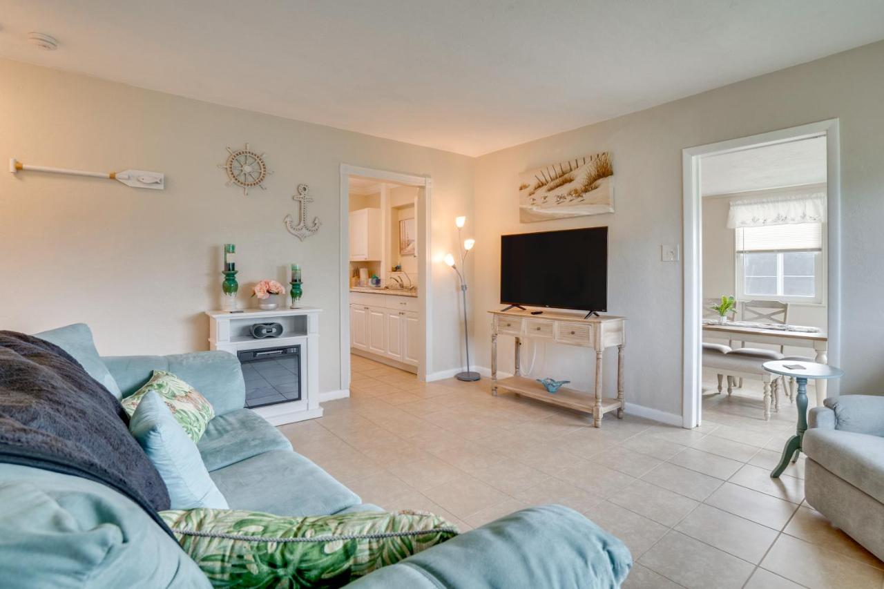 Relax in Hot Tub, Walk to Springs: North Port Home - Ferienwohnung North Port