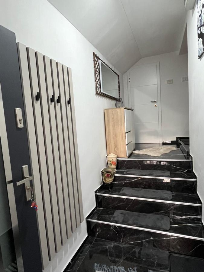 Stan na dan Apartman Durakovic - Bed and Breakfast Cazin