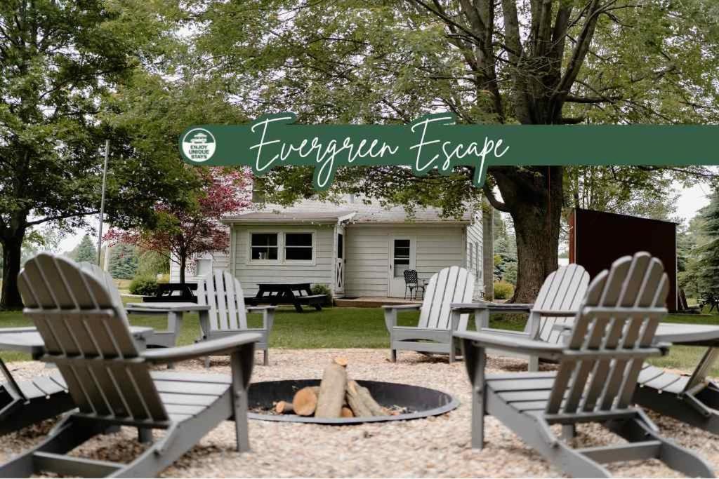 Christmas Tree Farm - Evergreen Escape - Bed and Breakfast Berrien Center