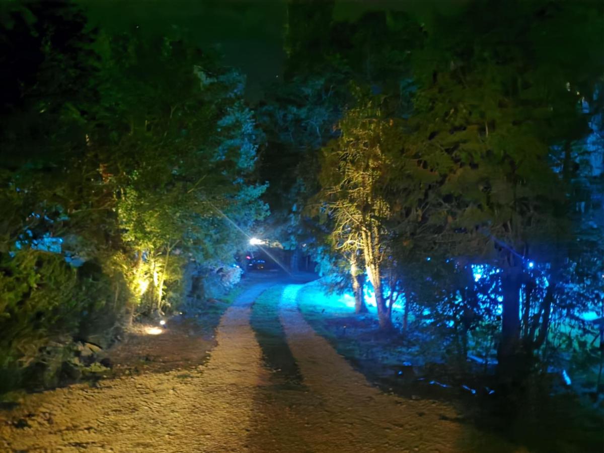 Secret Heated Dome, Hot Tub,Firepit Projector in Lincoln - B&B Lincoln