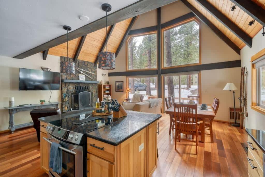 Spring Home 6 - Cozy 4BR Cabin in Black Butte Ranch w Fireplace - B&B Black Butte Ranch