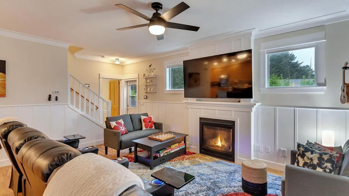 Ohana Beach Park - Hot Tub, Billiards, Fire Pit & Beach Access - B&B Lincoln City