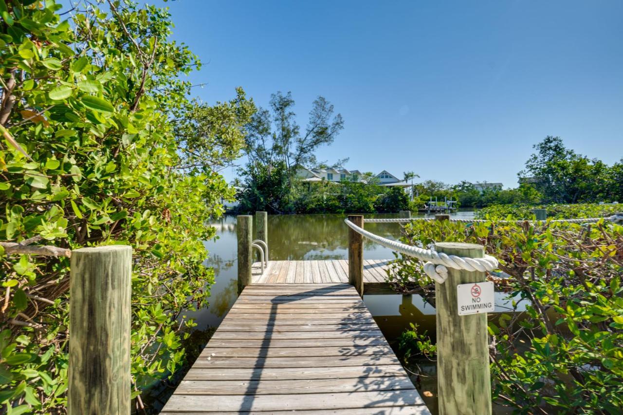 Canal Front Home with Large Boat Dock, 3 Min Walk to Beach - Bed and Breakfast Anna Maria
