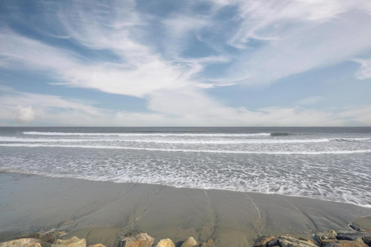Steps to Nantasket Beach: Waterfront Gem w/ Patio! - Bed and Breakfast Hull