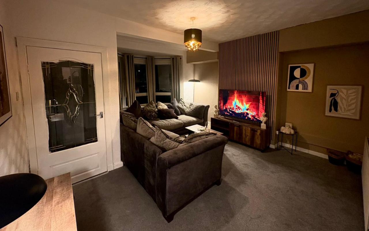 Cozy corner-Sleeps 8 guest Entire house Glasgow very central - B&B Glasgow