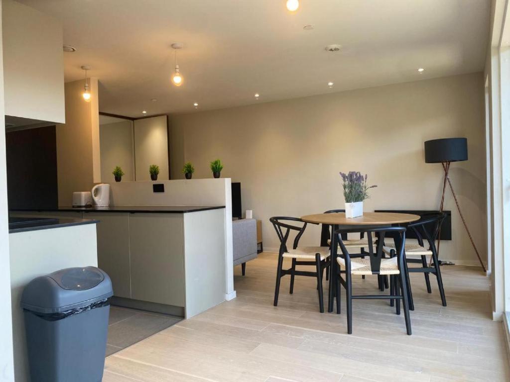Joyful Group - Deansgate 2BR Chic City Gardens Apartment - B&B Manchester