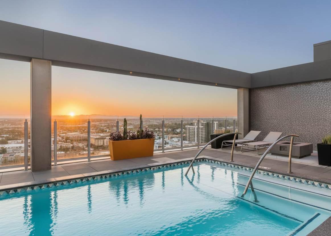 Boulevard Stays Downtown Highrise STU Sky Pool Parking Gym 01 - B&B Phoenix