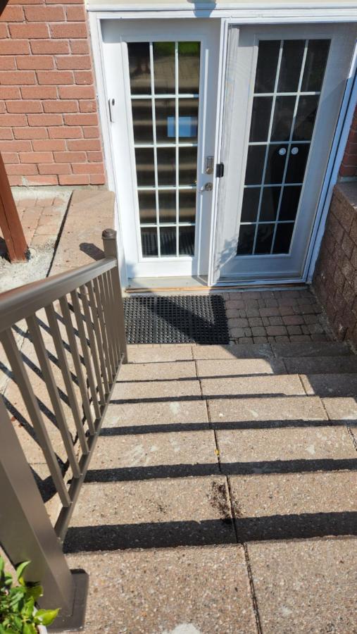 Togather Time,5 minutes to HYW 401 - B&B Oshawa