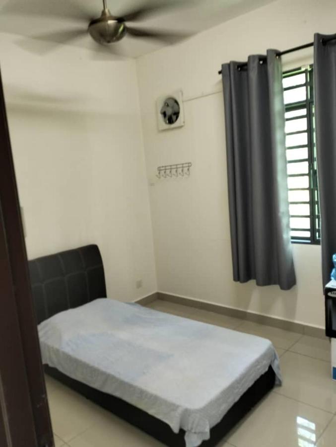 Adeline's Homestay Balik Pulau - B&B Balik Pulau