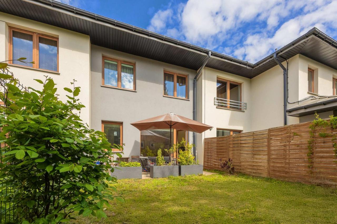 Warsaw Piaseczno House with Garden by Noclegi Renters - B&B Chyliczki