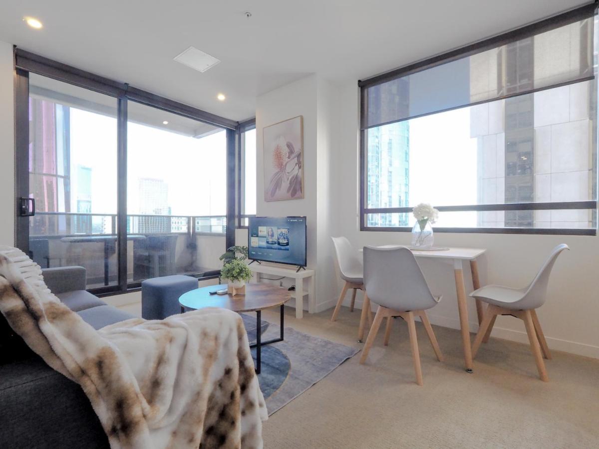 High Level On 42th Floor 2br 1ba Balcony Pool - B&B Melbourne
