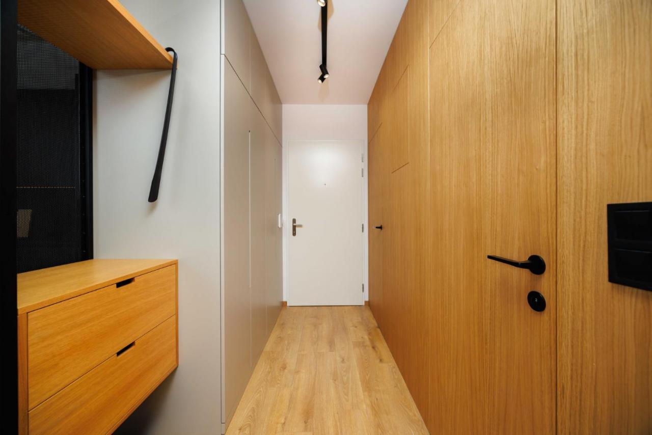 Luxury city center apartment 2- parking included - Bed and Breakfast Košice