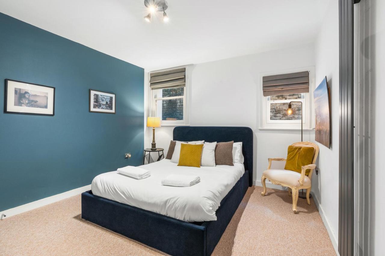 Stunning Victorian Mansion Apartment - Hosted by StaySejour - B&B Brighton