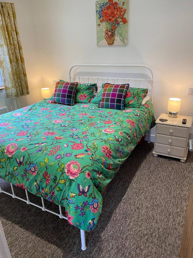 Serene Llanbedr Retreat with Garden View - B&B Llanbedr