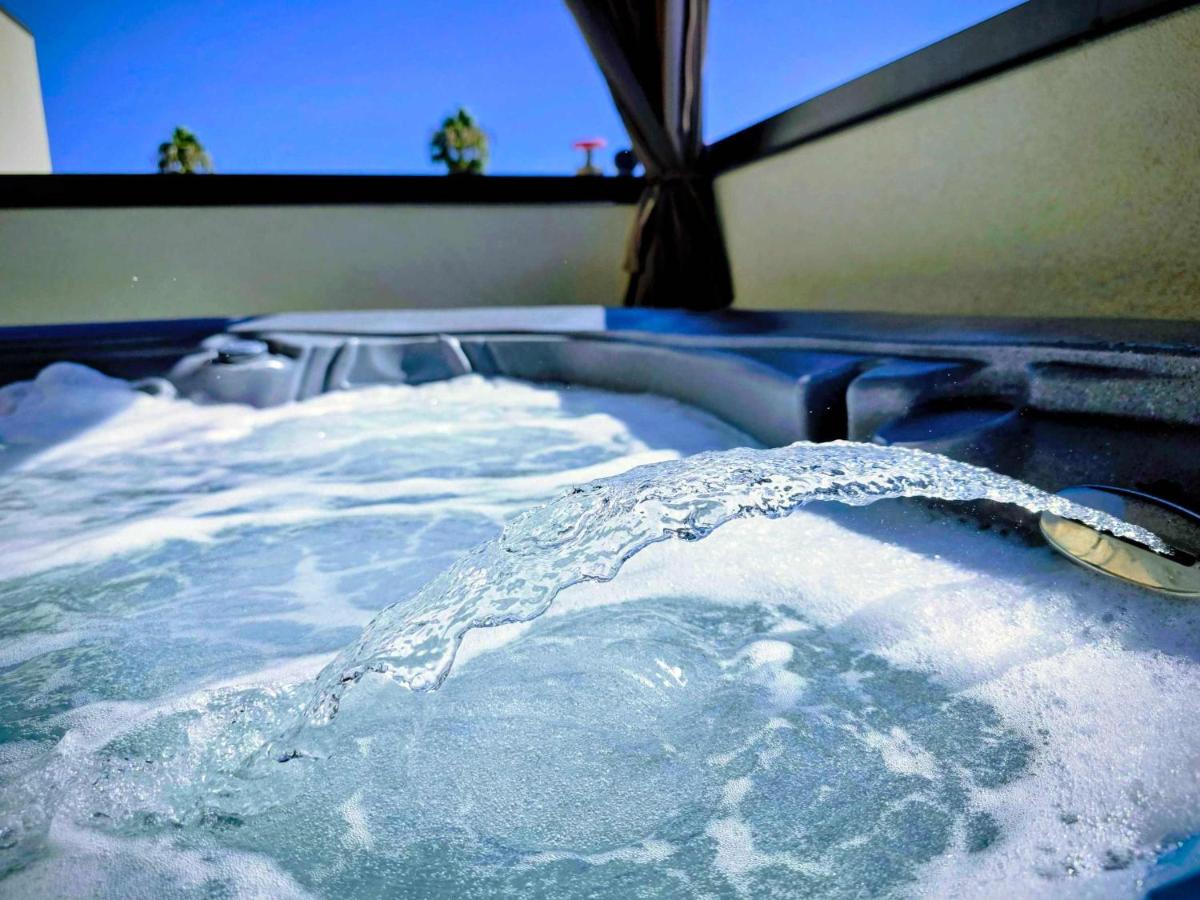 Park Blvd Paradise 303 king bed With a private Spa - B&B San Diego