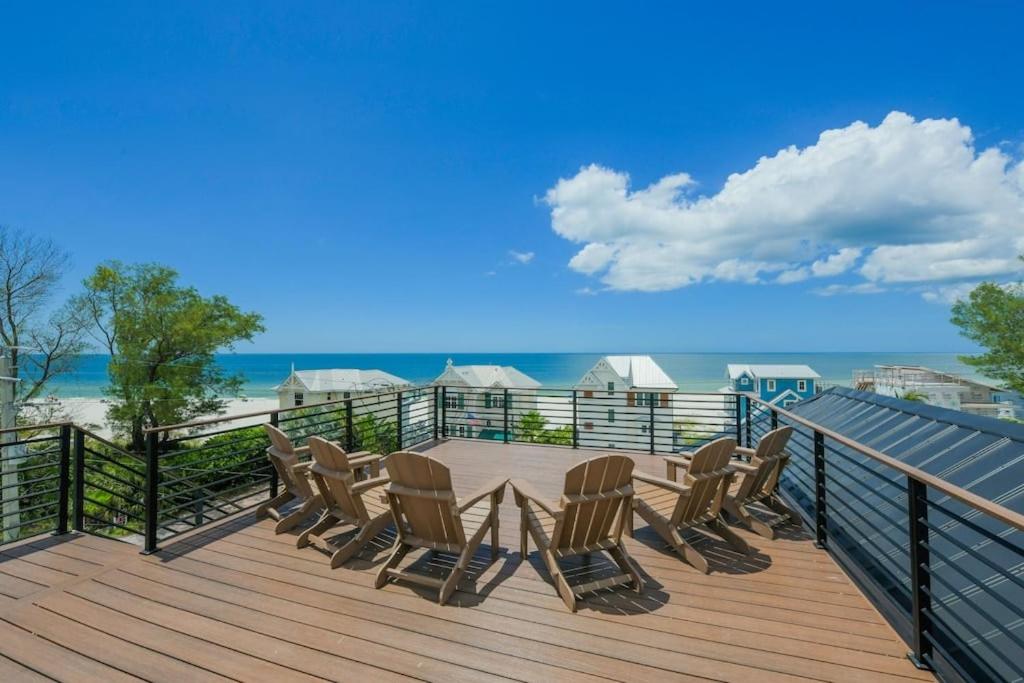 Mariners Crossing - Stunning Luxury Home w Gulf Views From Every Room Rooftop Deck PoolSpa - B&B Bradenton Beach