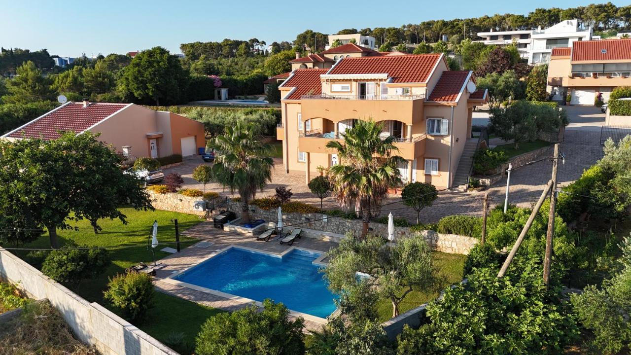 One-Bedroom Apartment with Balcony