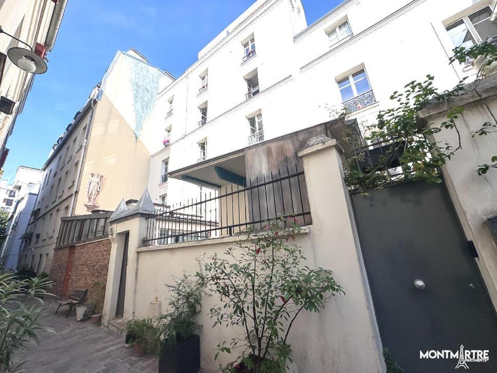 Montmartre vue sur les toits de Paris et la Tour Eiffel - Chambres d’hôtes Paris