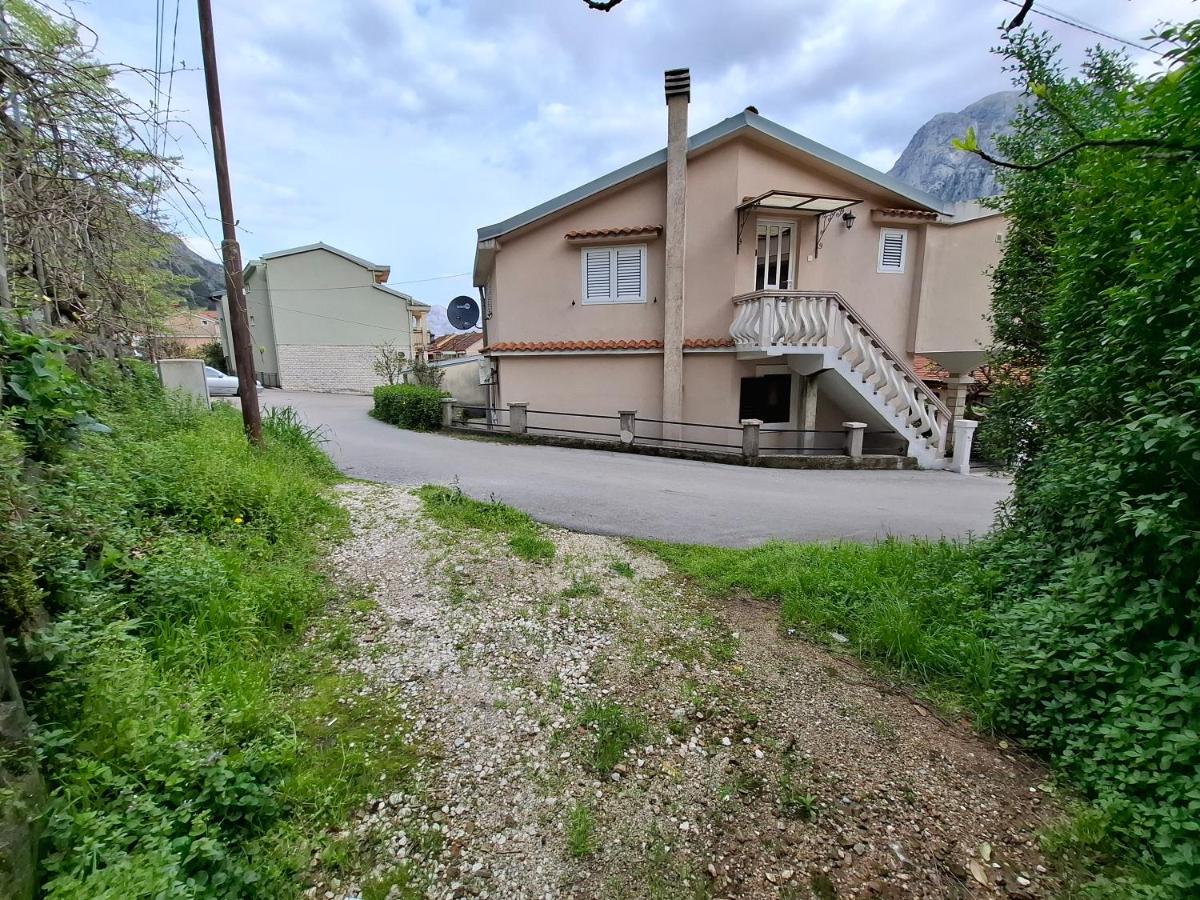 Nina Apartment - Bed and Breakfast Škaljari