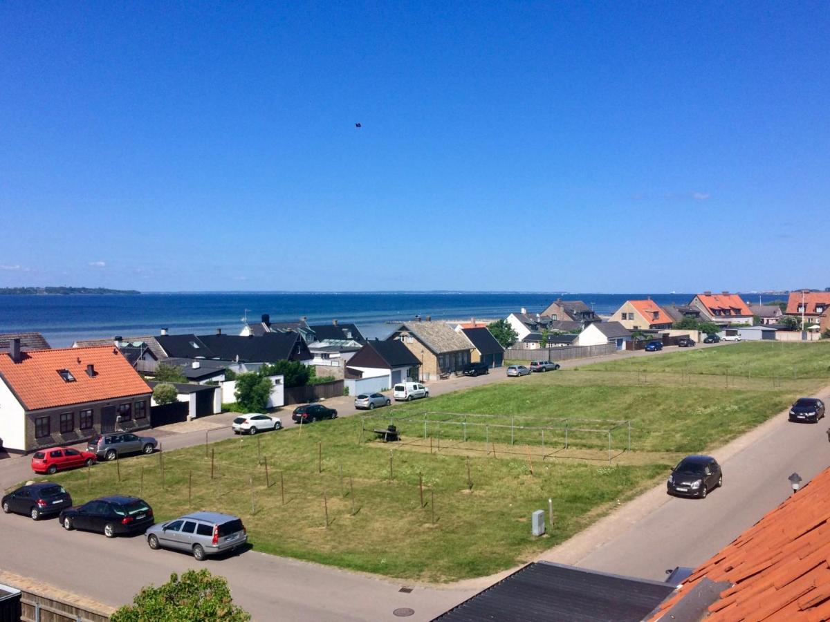 Ljus etagevåning med havsutsikt i gamla Borstahusen - Ferienwohnung Landskrona