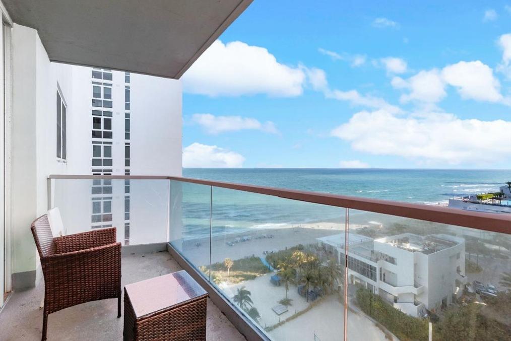 Beachfront views, breathtaking spacious apartment - Bed and Breakfast Hollywood