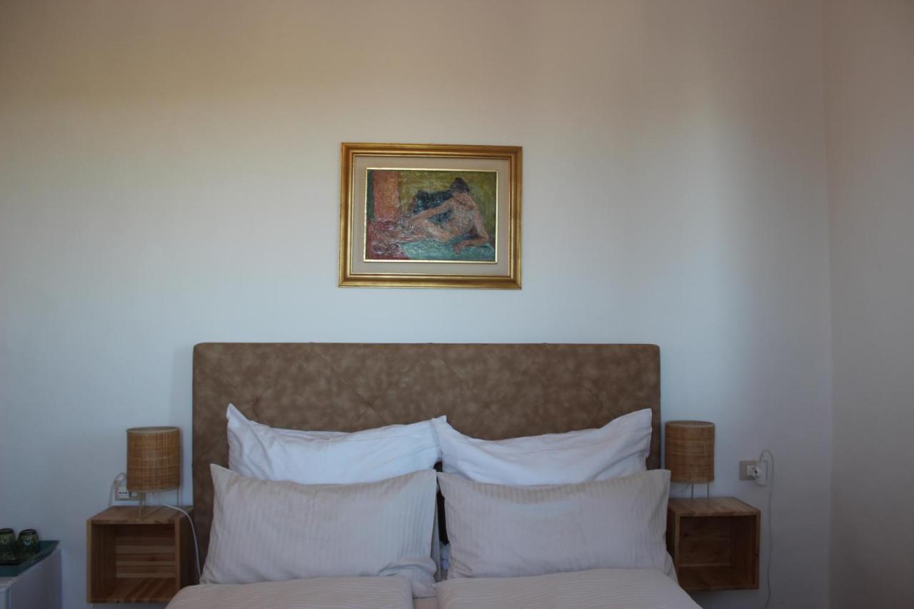 Camera Matrimoniale con Vista Piscina