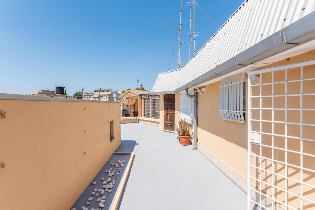One-Bedroom Loft Apartment with One Queen Bed