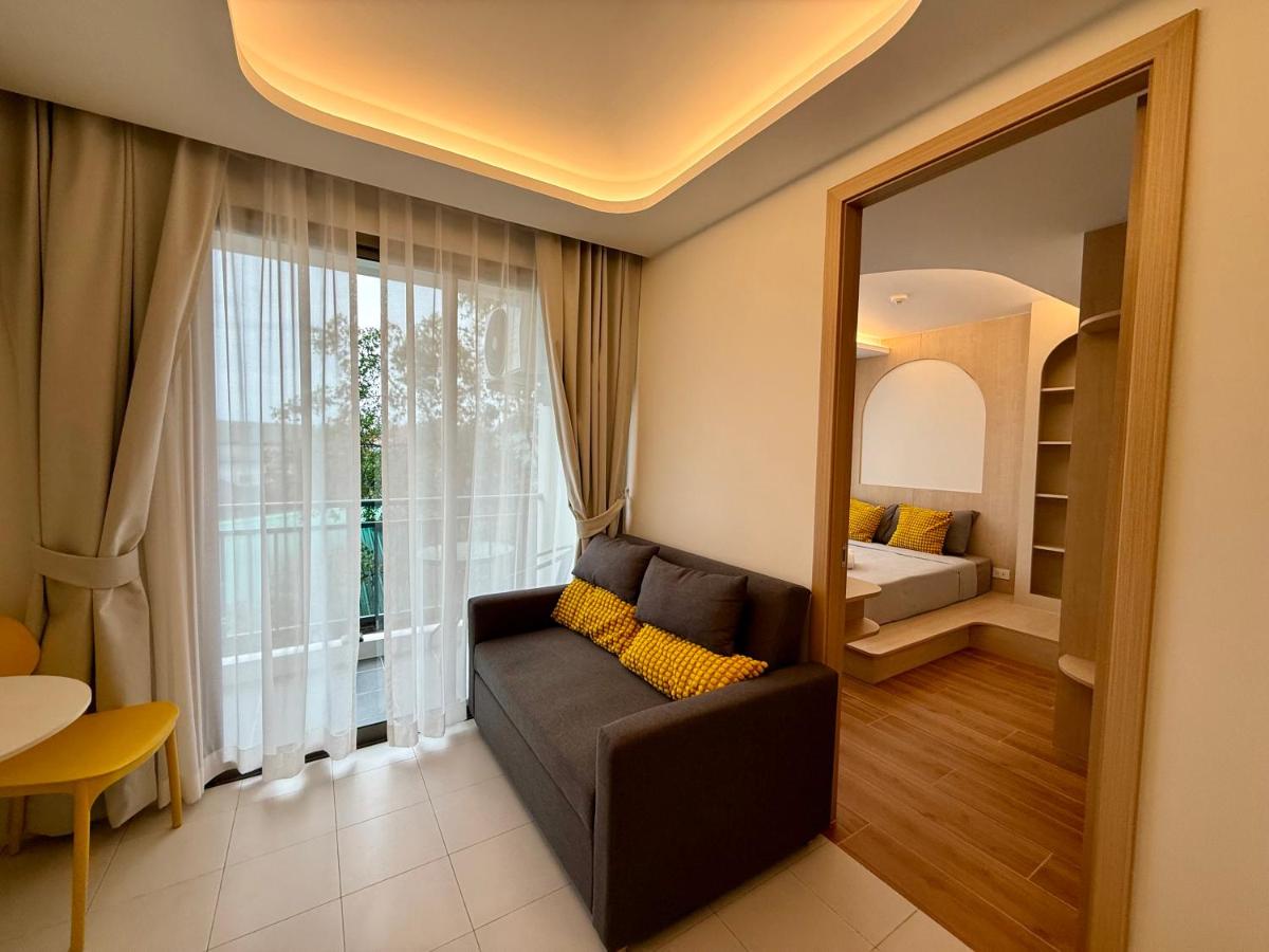 One-Bedroom Apartment with Balcony and Mountain View  