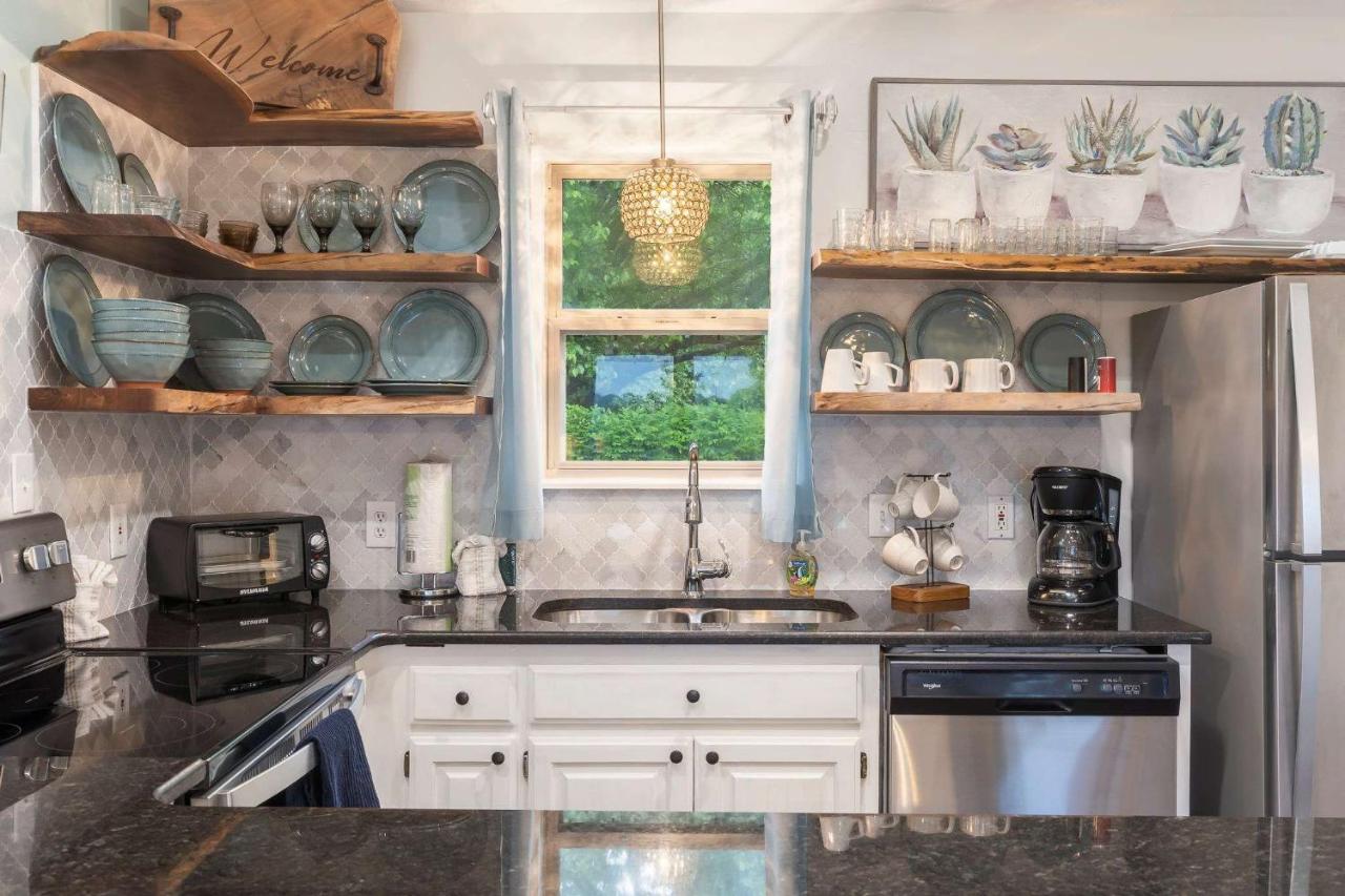 Retreat by Design - Resort Amenities - Bed and Breakfast Branson West