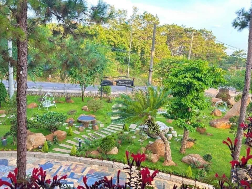 HeniSi Homestay Măng Đen Villa - Bed and Breakfast Kon Von Kla