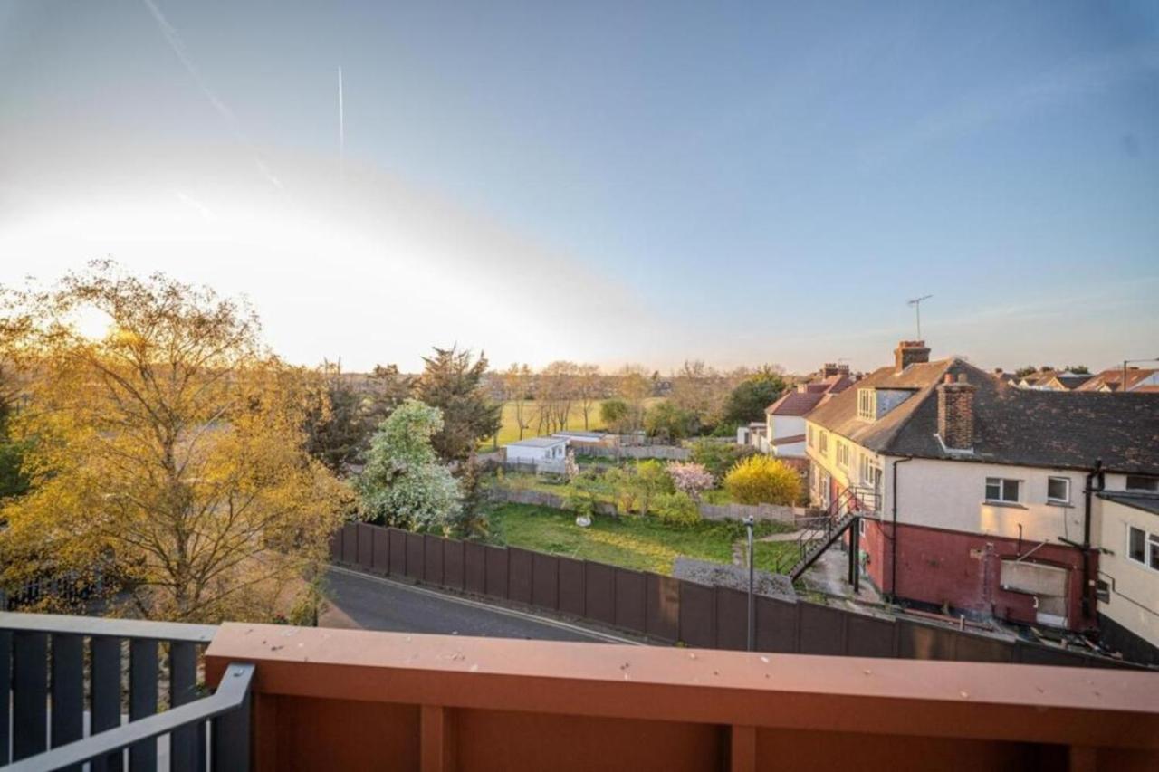 Luxuary 2BR Apt Sleeps 9, Wembley and Park Views - B&B Preston