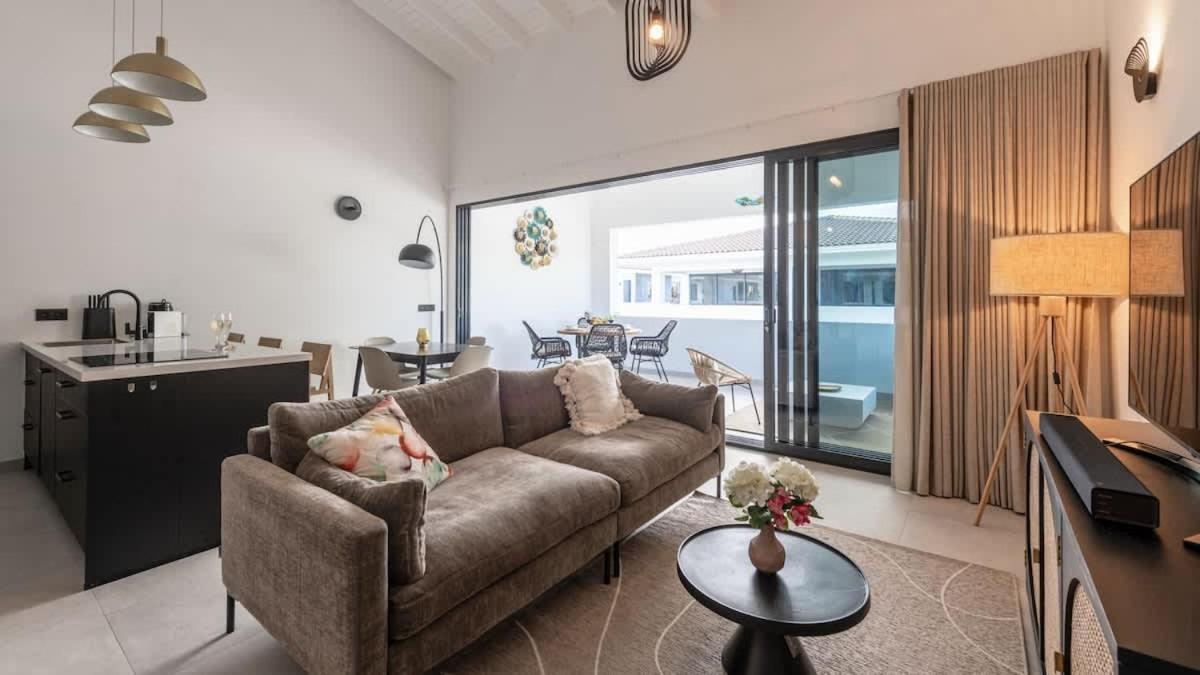 Tropical Penthouse - Pool side apartment - B&B Jan Thiel