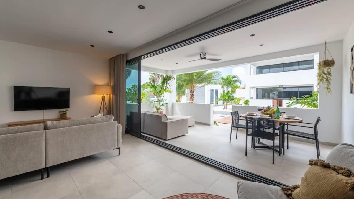 Palm Suite - Newly constructed poolside apartment just minutes from the beach - B&B Jan Thiel