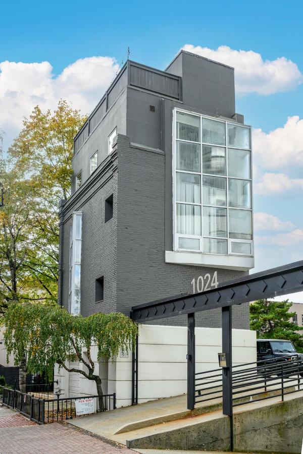 Modern 3BR Townhouse with Private Rooftop & Parking Minutes to NYC - B&B Hoboken