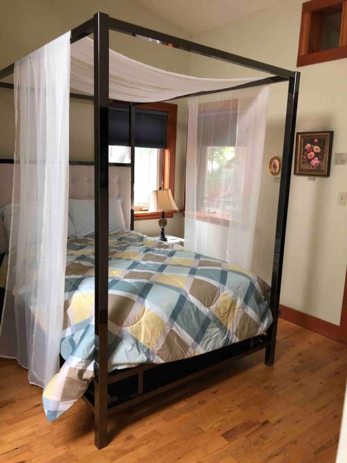 Art and Book Lovers - B&B Eugene