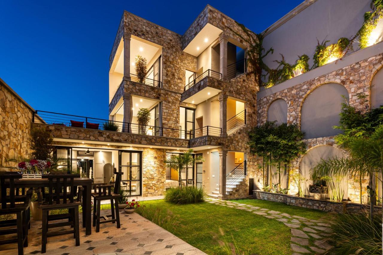 Vista Vieja, 6BR Luxury Villa with Pool & City Views - Chambres d'hôtes San Miguel de Allende