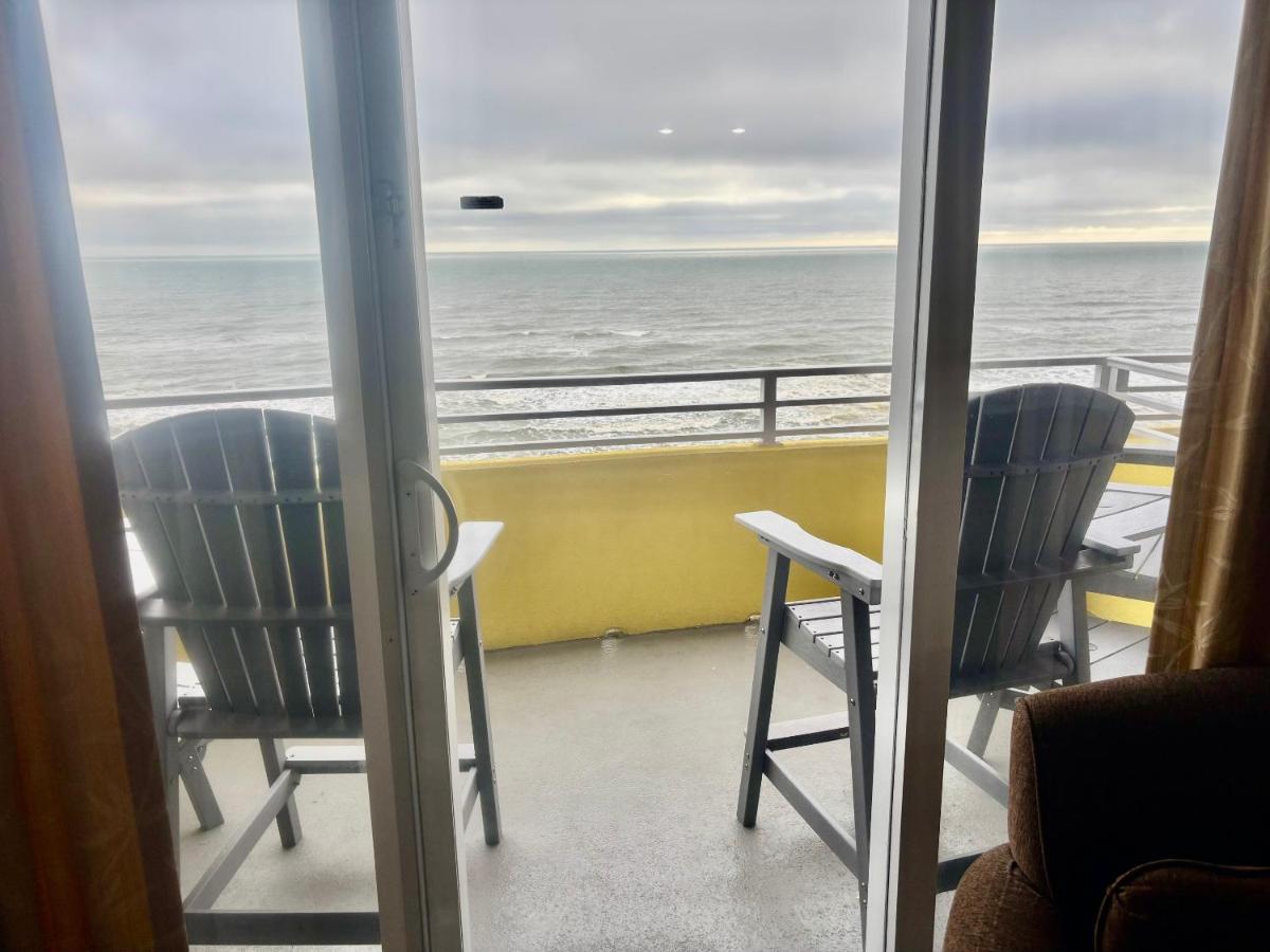 Ocean Walk Resort - Spectacular Ocean Front View - Bed and Breakfast Daytona Beach