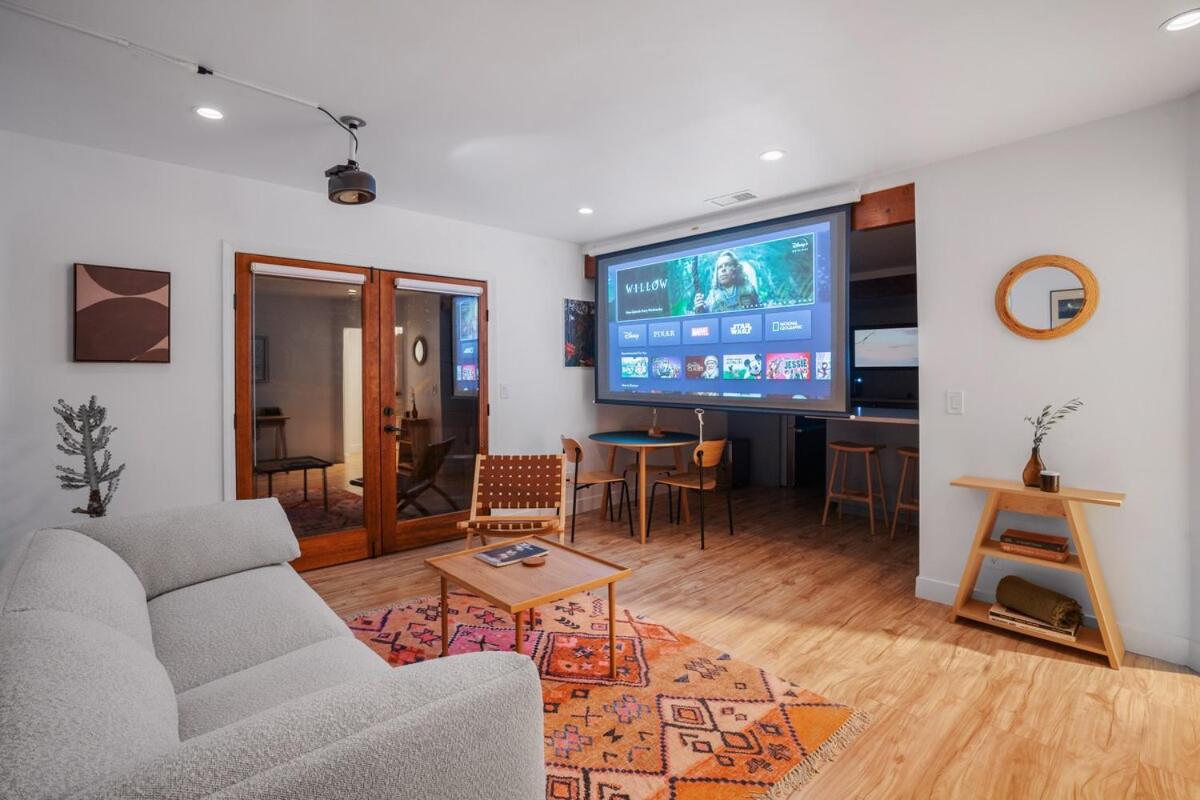 Hillside House with DTLA Views - B&B Los Angeles